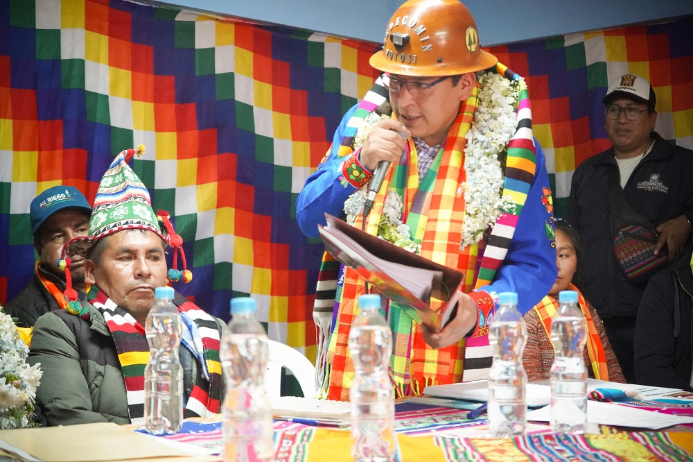 El Gobernador Marco Copa entrega los proyectos